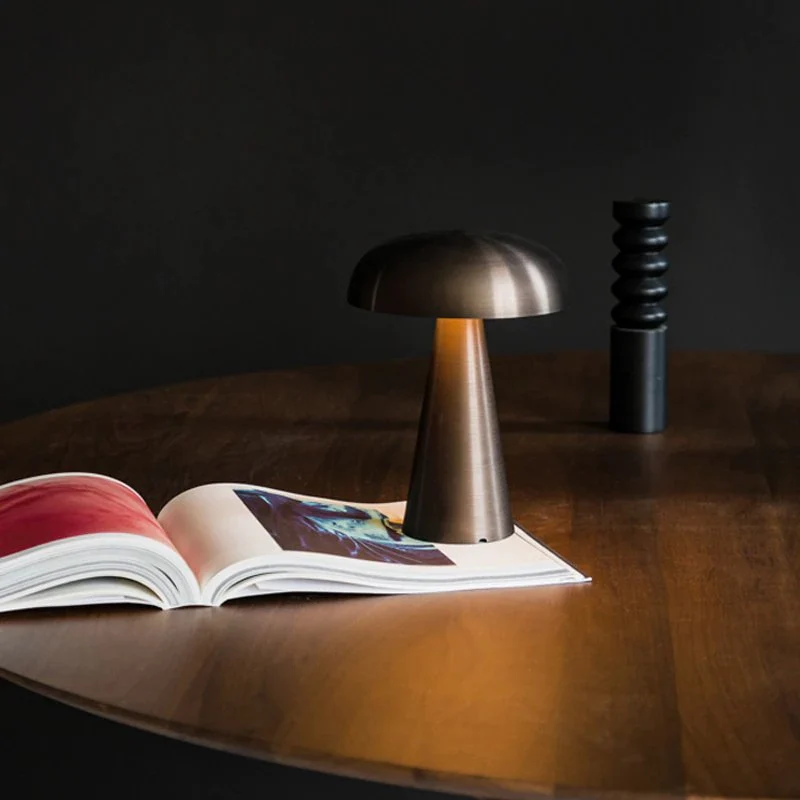 Stilfuld LED Natbordslampe med Justerbar Lysstyrke