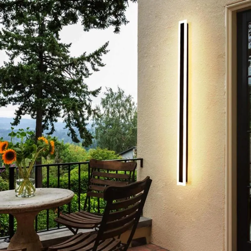 Elegant LED Væglampe med Slank Design og IP65 Vandbeskyttelse