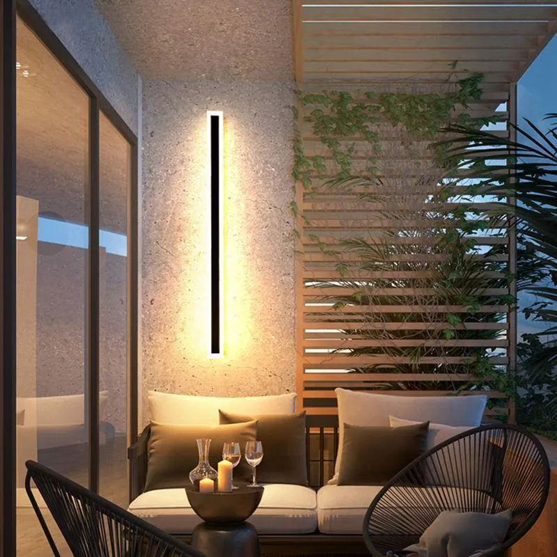 Elegant LED Væglampe med Slank Design og IP65 Vandbeskyttelse