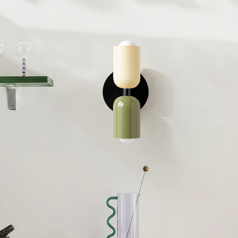 Elegant vintage væglampe med dobbelt lys til moderne hjem