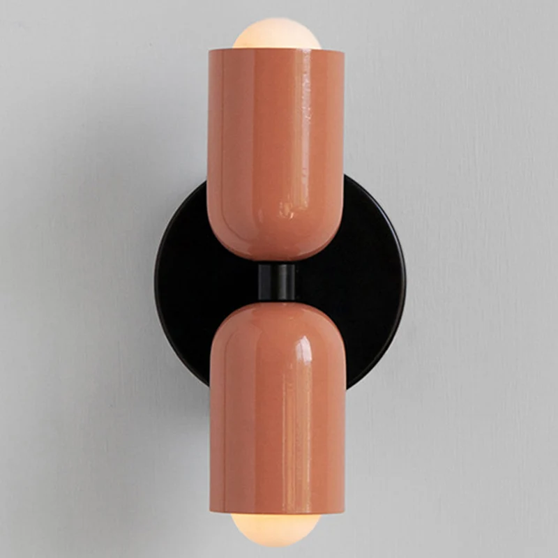 Elegant vintage væglampe med dobbelt lys til moderne hjem