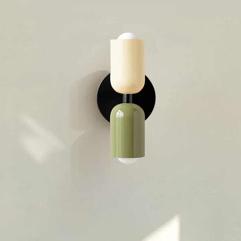 Elegant vintage væglampe med dobbelt lys til moderne hjem
