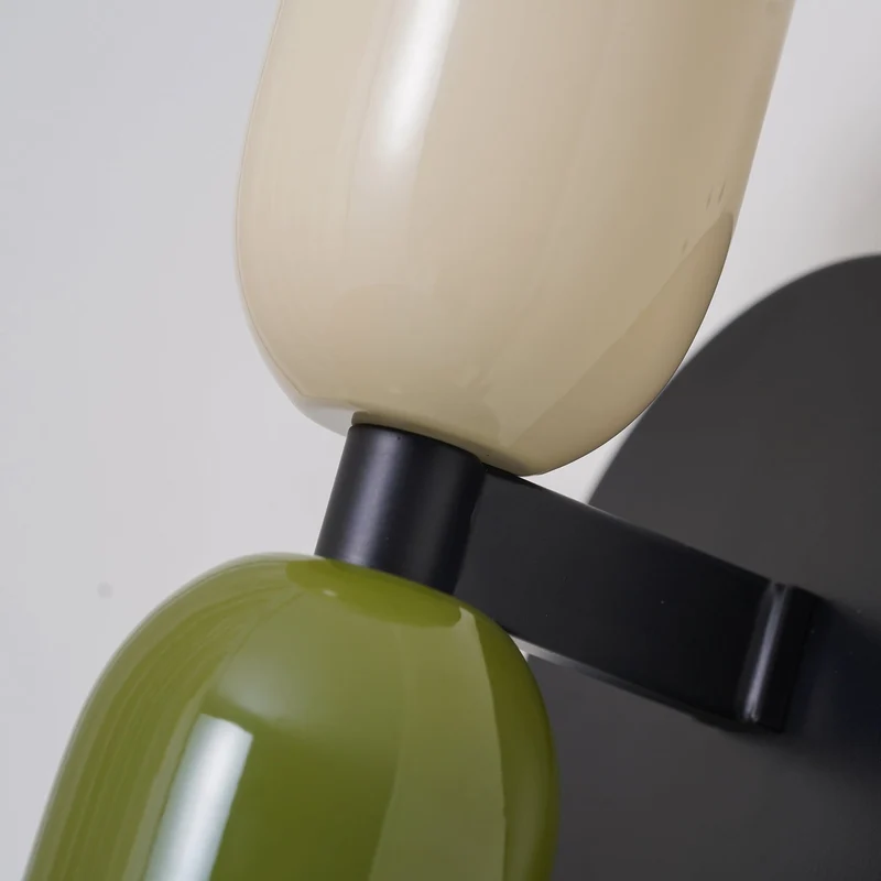 Elegant vintage væglampe med dobbelt lys til moderne hjem