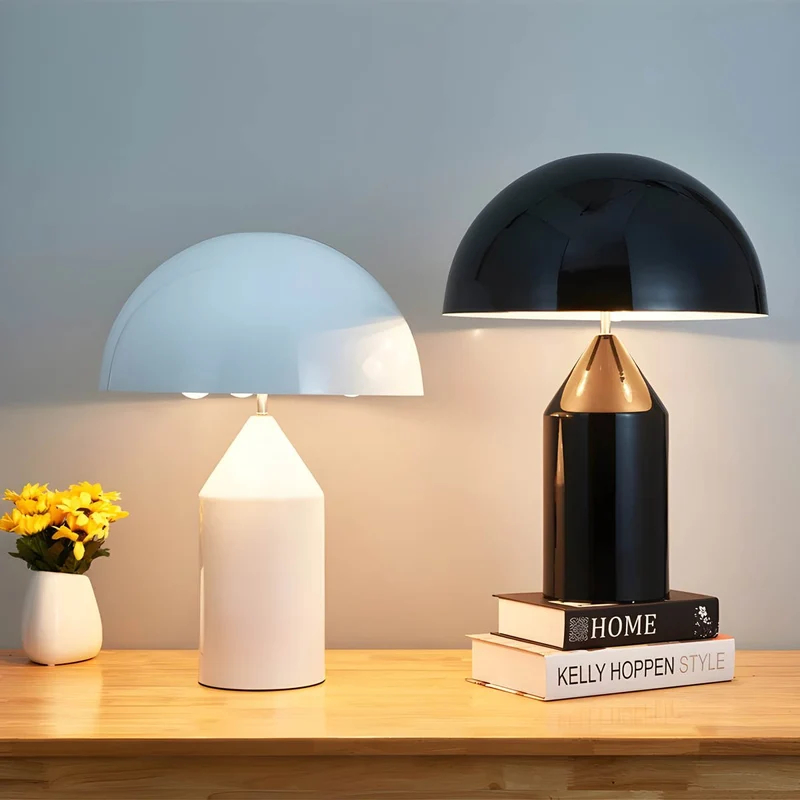 Vintage Bordlampe i Metal – Stilfuld Belysning til Hjemmet