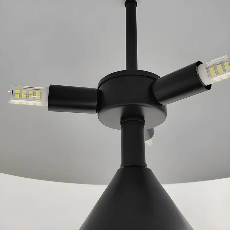 Vintage Bordlampe i Metal – Stilfuld Belysning til Hjemmet