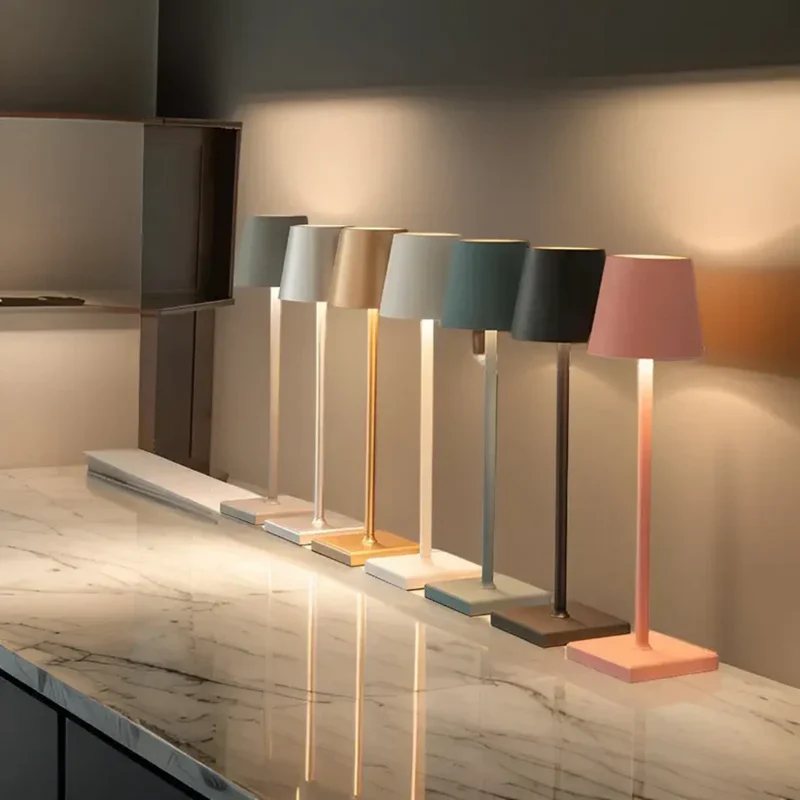 Trådløs LED Bordlampe med Touch & Lang Batterilevetid