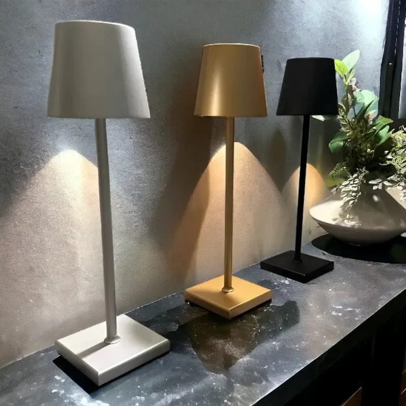 Trådløs LED Bordlampe med Touch & Lang Batterilevetid