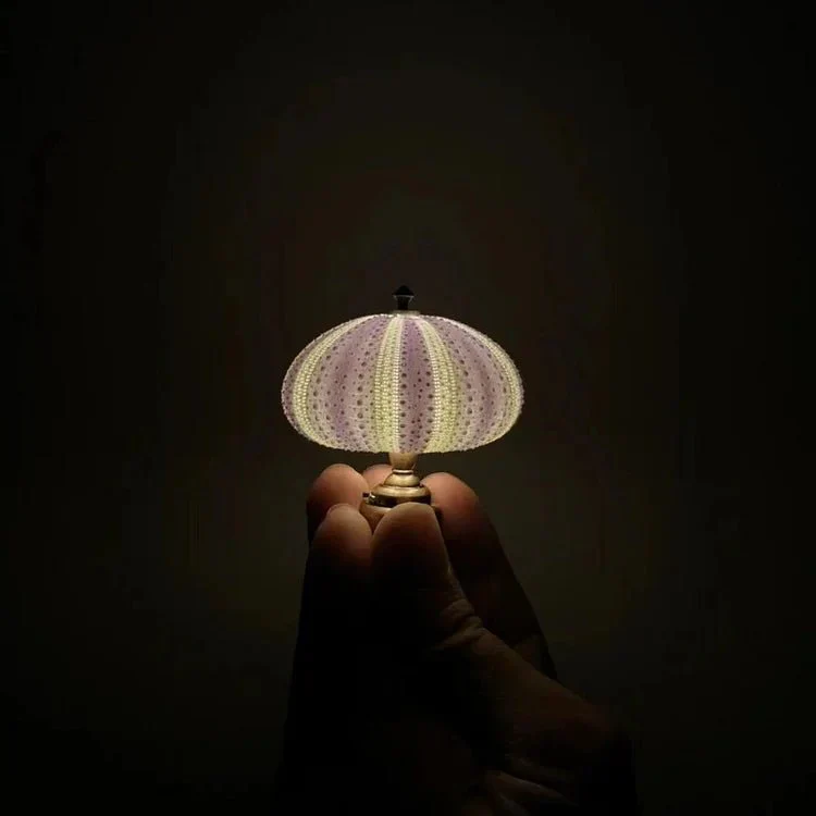 Mini Bordlampe med Unik Søpindsvin Dekoration