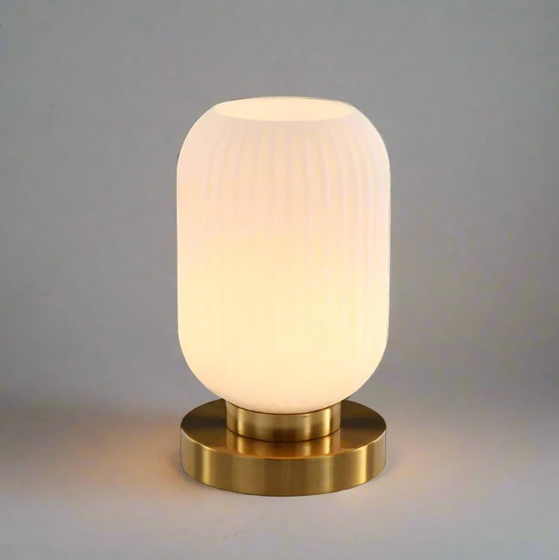 Moderne Bordlampe med Glaslampe for Stilfuldt Hjem