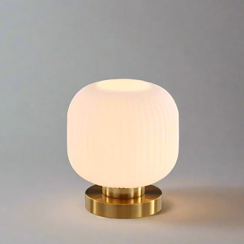 Moderne Bordlampe med Glaslampe for Stilfuldt Hjem