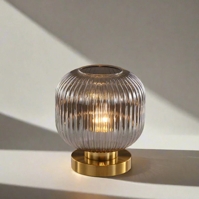 Moderne Bordlampe med Glaslampe for Stilfuldt Hjem