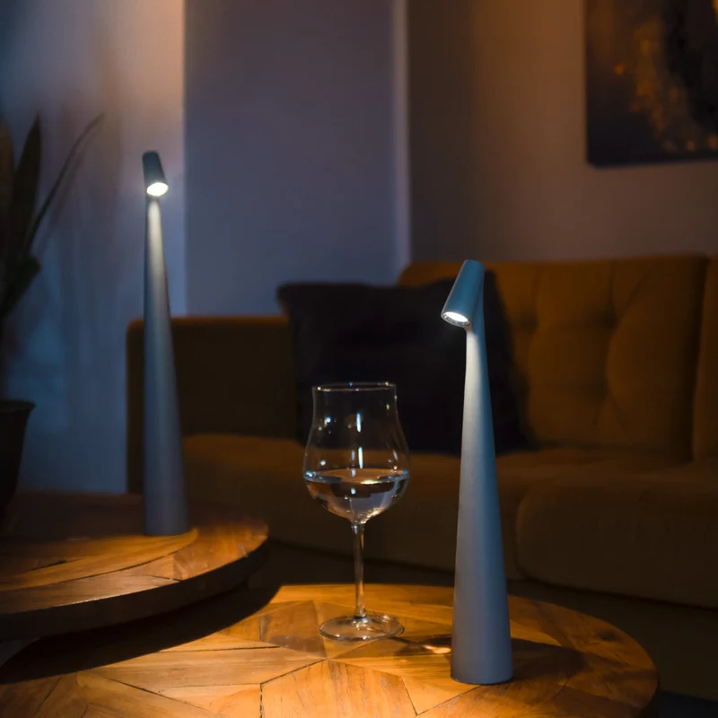 Trådløs LED Bordlampe i Rød Metal - Lang Batterilevetid
