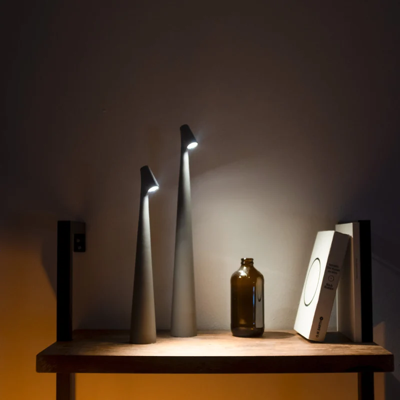 Trådløs LED Bordlampe i Rød Metal - Lang Batterilevetid