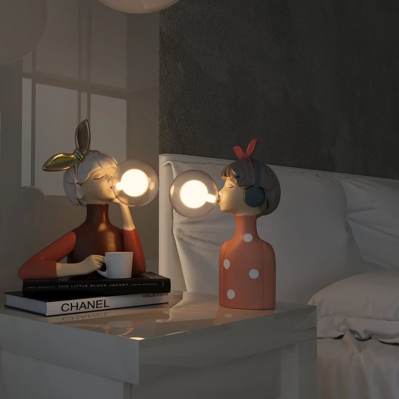 Moderne Bordlampe med Kunstnerisk Resin Pige Design