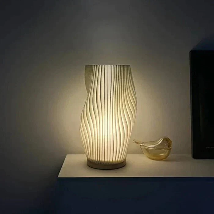 USB-bordlampe med justerbar lysstyrke og bølgeformet design