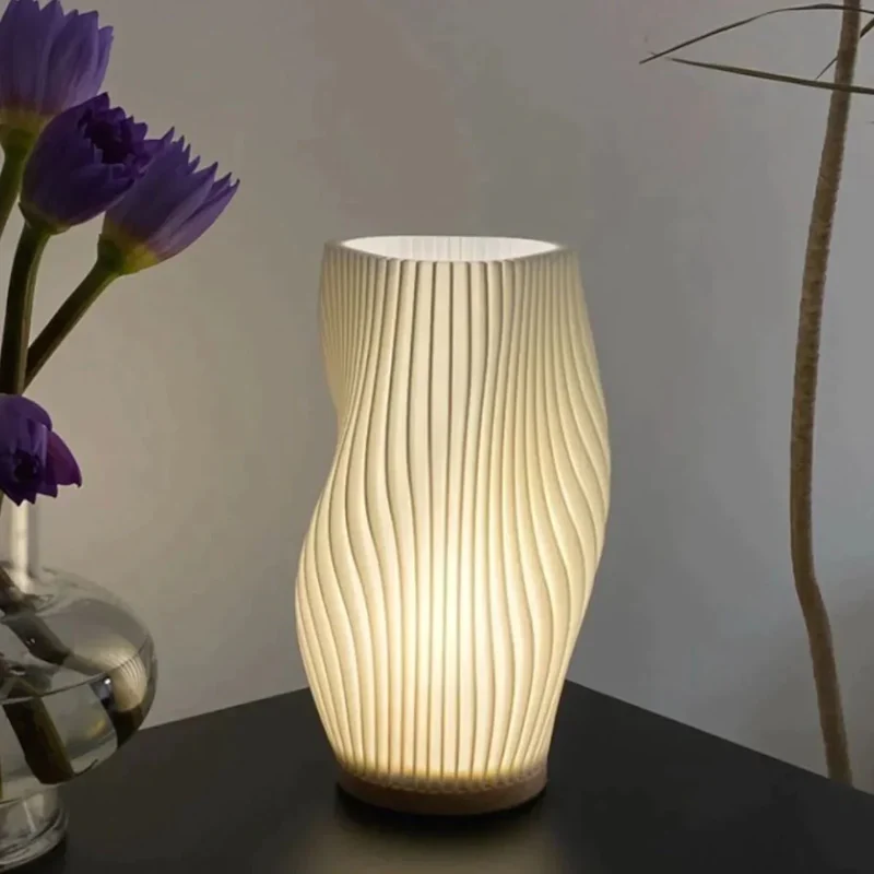 USB-bordlampe med justerbar lysstyrke og bølgeformet design