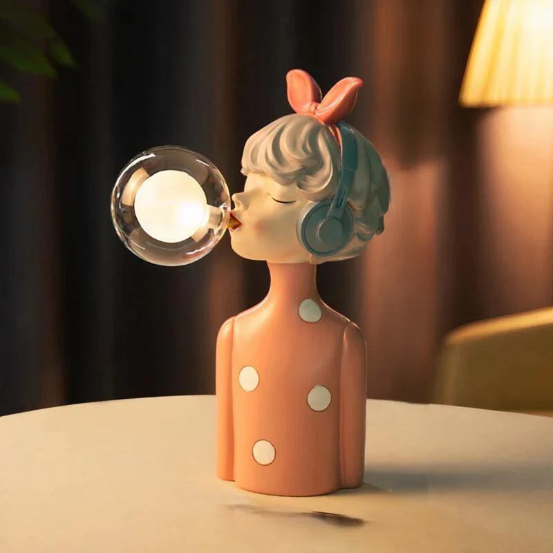 Unik Bordlampe i Kunstnerisk Harpiksdesign med Blødt Lys