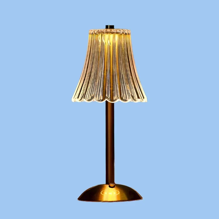 Krystallampe med USB-opladning og elegant design