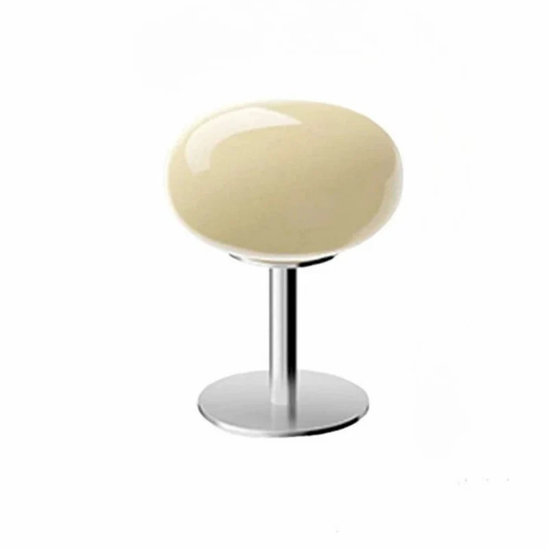 Stilfuld bordlampe med justerbar LED-belysning