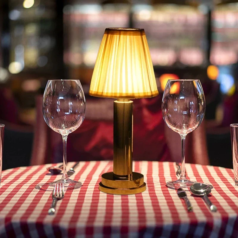 Trådløs Bordlampe med Dæmpbar Funktion og Stofskærm
