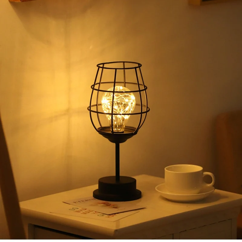 Elegant Sort Bordlampe i Metal til Moderne Indretning