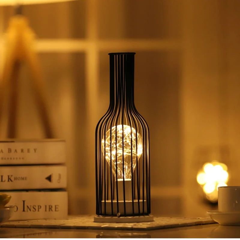 Elegant Sort Bordlampe i Metal til Moderne Indretning