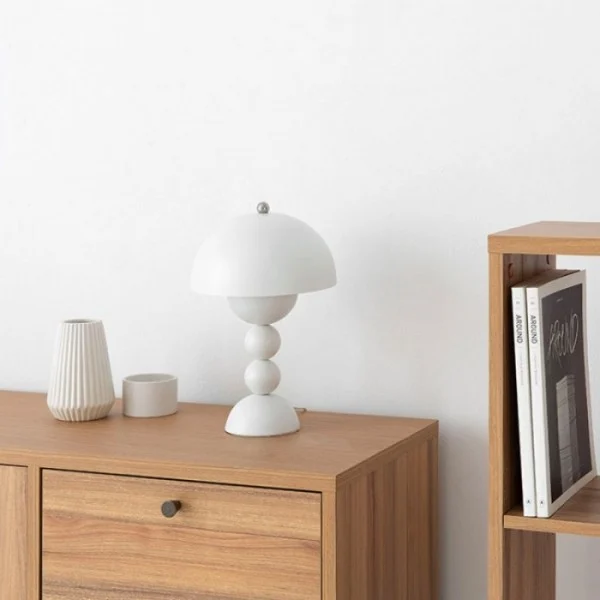 Moderne Bordlampe i Akryl for Stilfuld Indretning