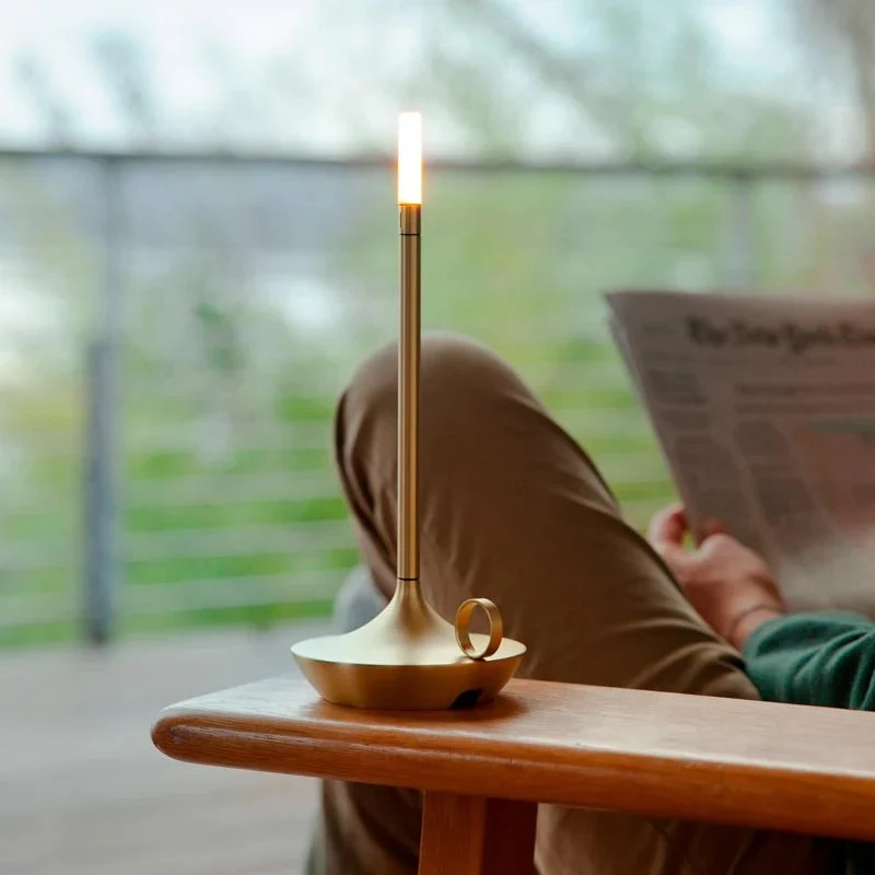 Stilfuld Bordlampe med Justerbart LED Lys og Genopladelig Batteri