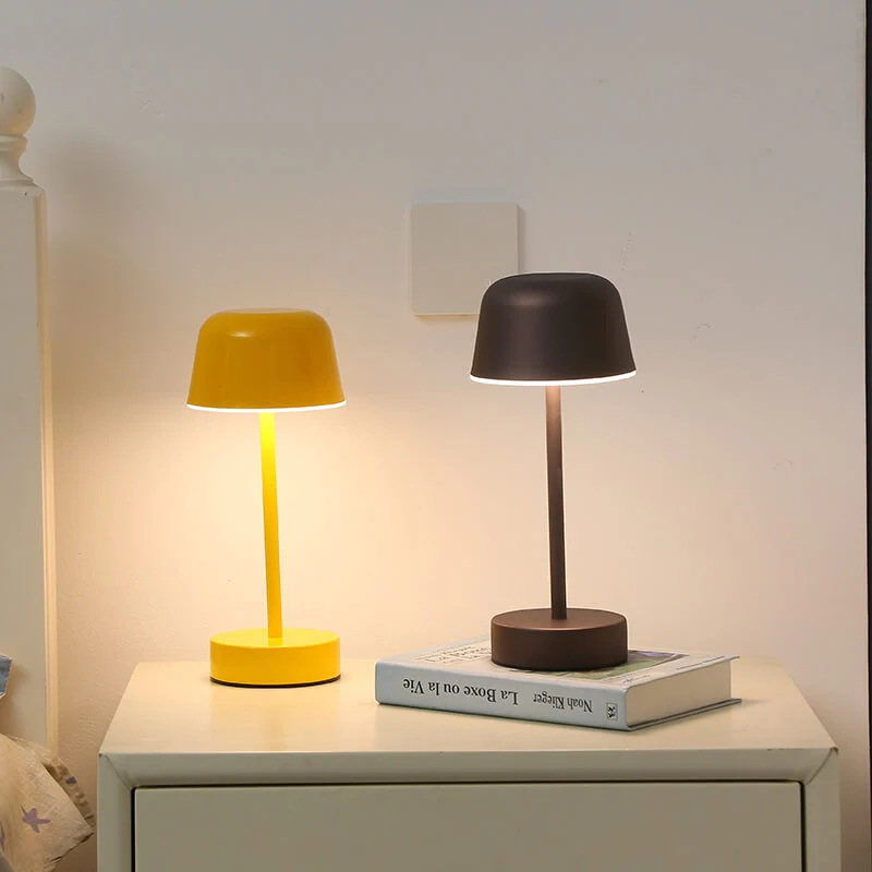 Stilfuld LED Bordlampe med Justerbar Lysstyrke & Trådløs Komfort