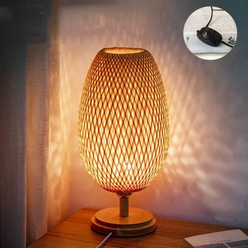 Bordlampe i Bæredygtig Bambus med Håndvævet Lampeskærm