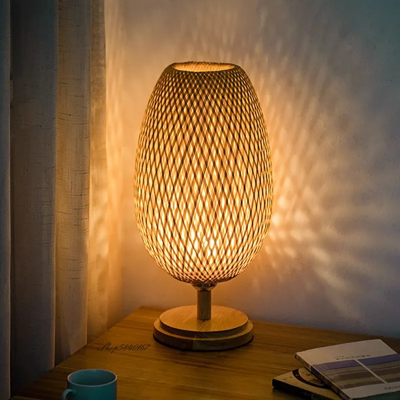 Bordlampe i Bæredygtig Bambus med Håndvævet Lampeskærm