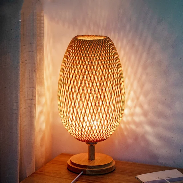 Bordlampe i Bæredygtig Bambus med Håndvævet Lampeskærm