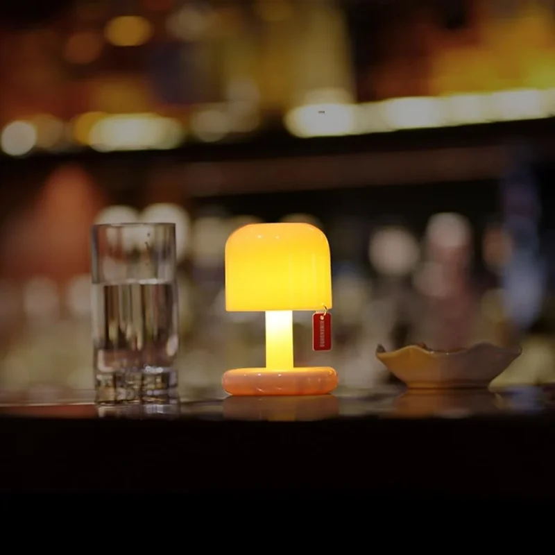 Bordlampe med Beroligende Solnedgangsglød – Genopladelig LED