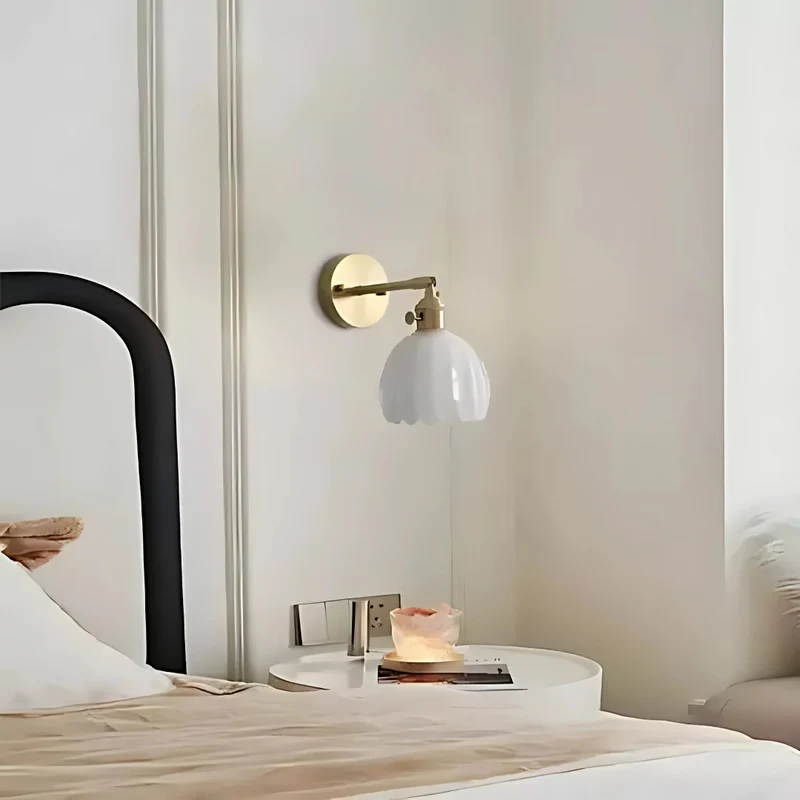 Vintage glas væglampe med blomsterdesign – tidløst elegance