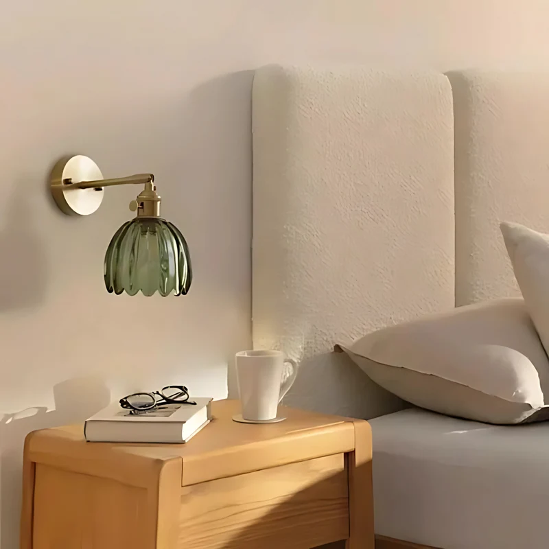Vintage glas væglampe med blomsterdesign – tidløst elegance