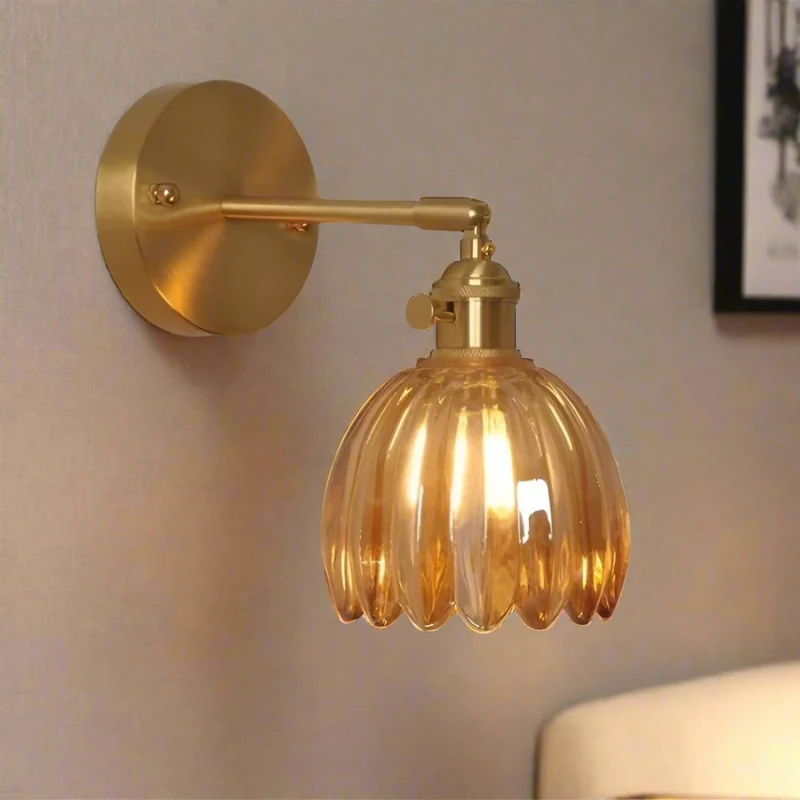 Vintage glas væglampe med blomsterdesign – tidløst elegance