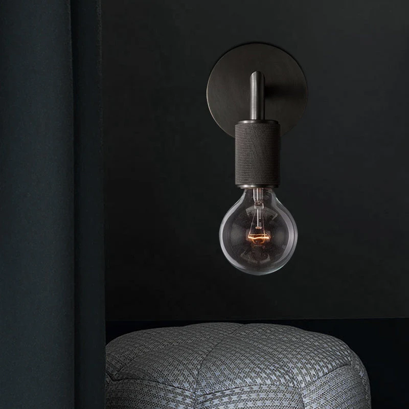 Elegant Væglampe i Messing med Dobbelt Lyskilde Design