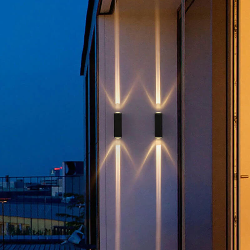 Elegant Udendørs Væglampe i Sort med Energioptimeret LED