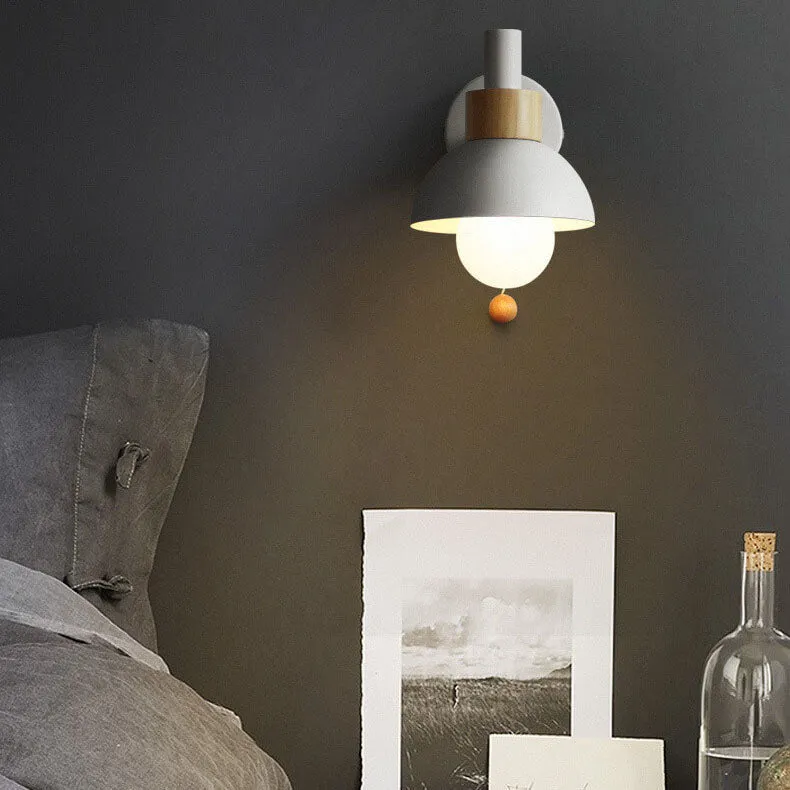 Farverig Væglampe i Moderne Design med Glaskuppel