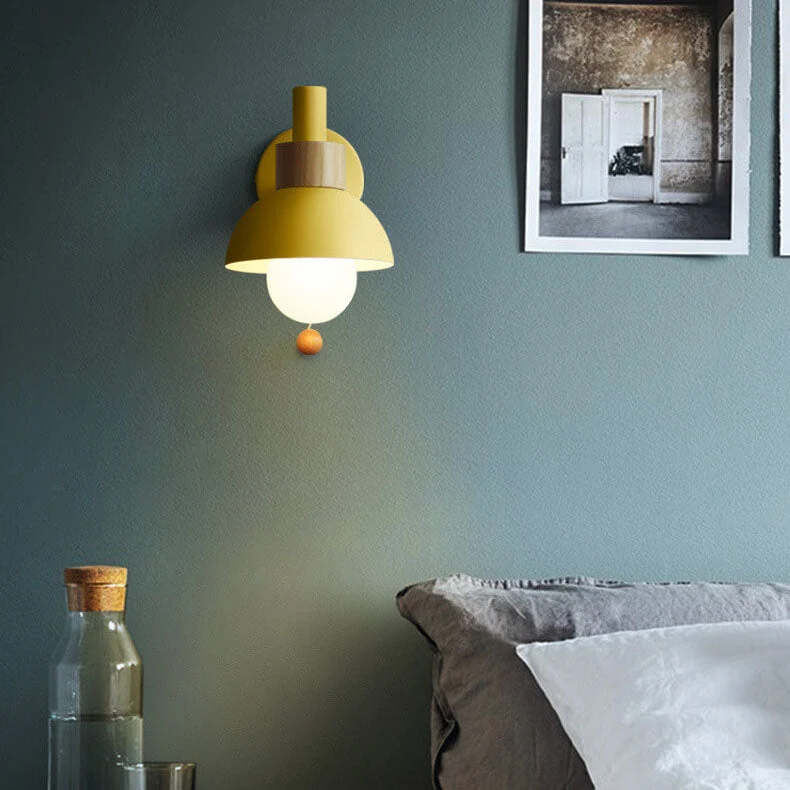 Farverig Væglampe i Moderne Design med Glaskuppel