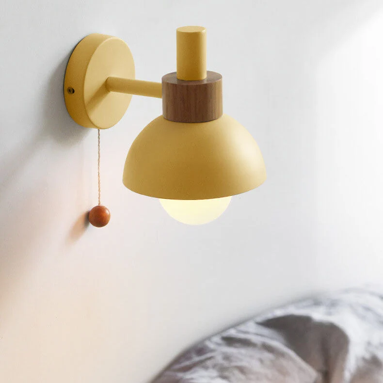 Farverig Væglampe i Moderne Design med Glaskuppel