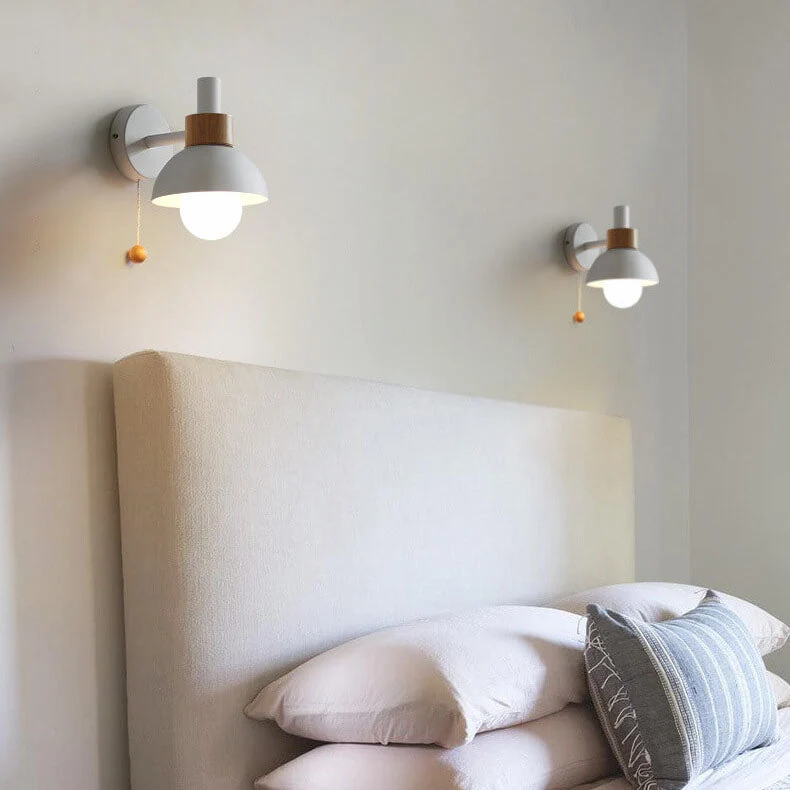 Farverig Væglampe i Moderne Design med Glaskuppel