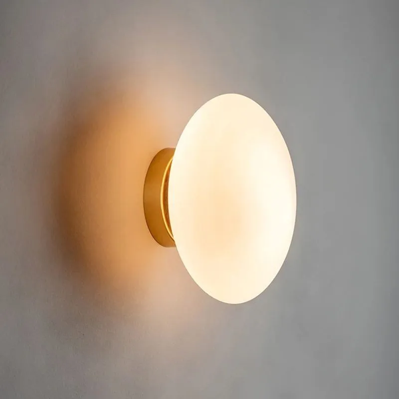 Moderne Væglampe i Glas - Skab Hygge med Varmt Lys