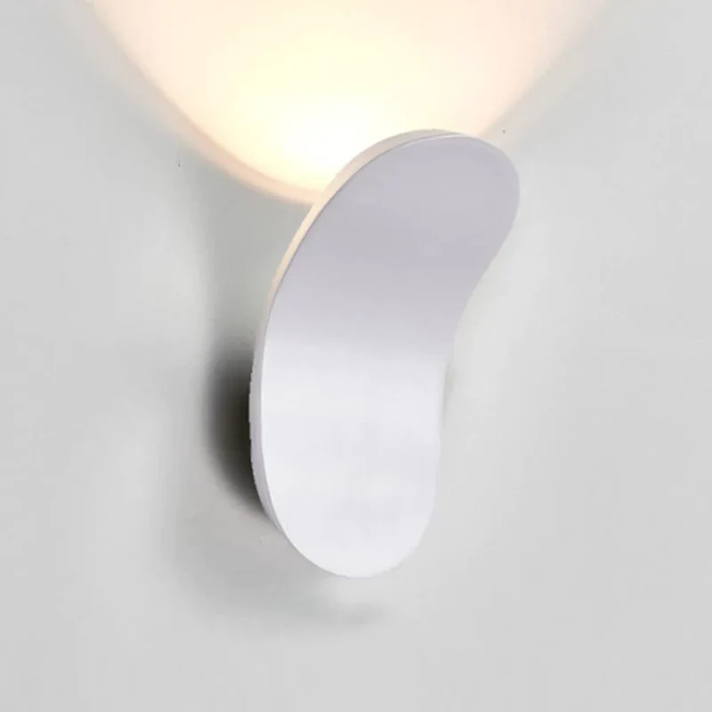 Elegant Væglampe i Jern – Nordisk Design for Moderne Hjem