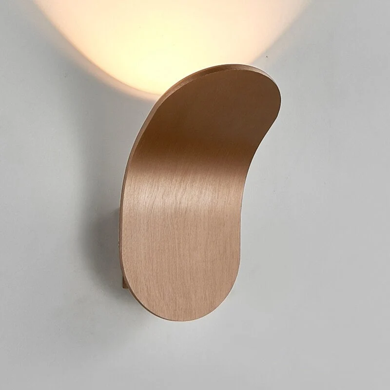 Elegant Væglampe i Jern – Nordisk Design for Moderne Hjem