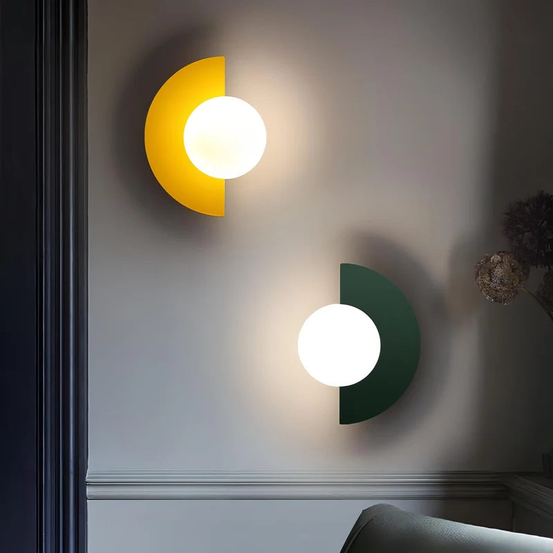 Nordisk LED Væglampe i Metal – Elegant og Pladsbesparende