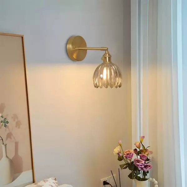 Væglys i Vintage Glas med Tulipan Design og Messing Finish