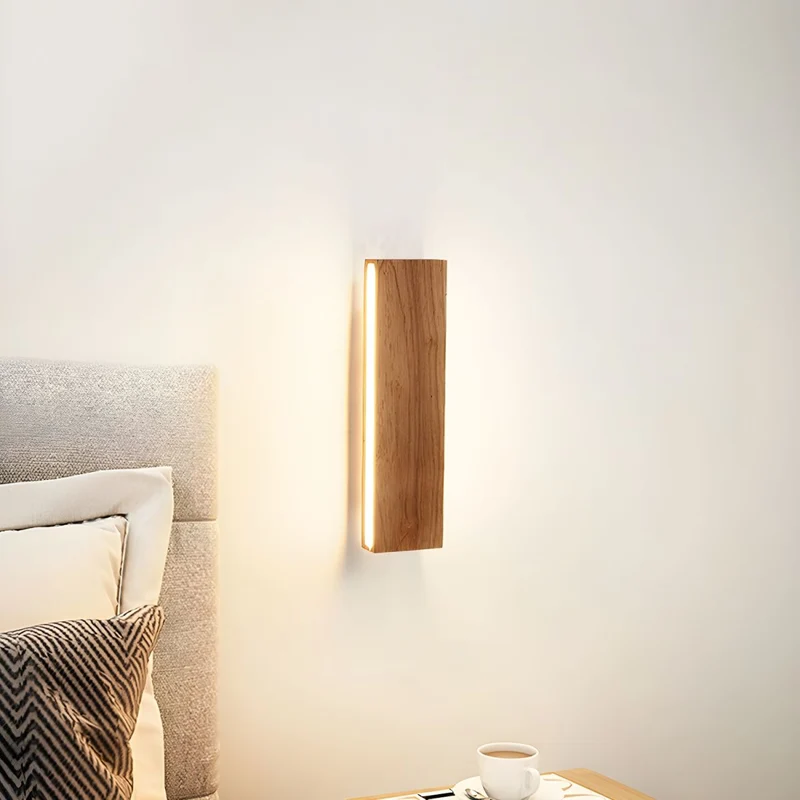 Væglampe i Træ med Justerbar LED for Optimal Belysning