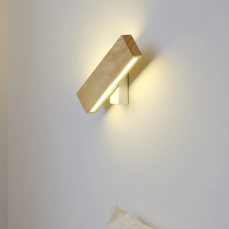 Væglampe i Træ med Justerbar LED for Optimal Belysning
