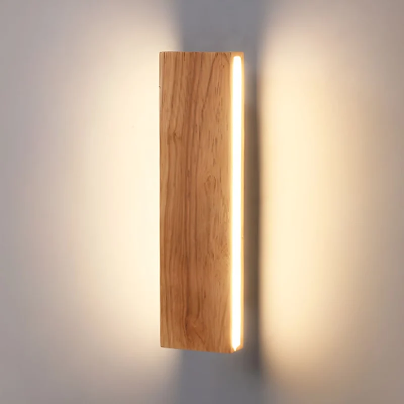 Væglampe i Træ med Justerbar LED for Optimal Belysning